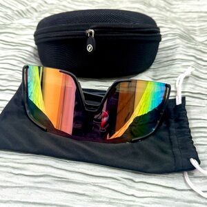 Blenders Exposé Sunglasses in the color ‘Fortunate Gina’